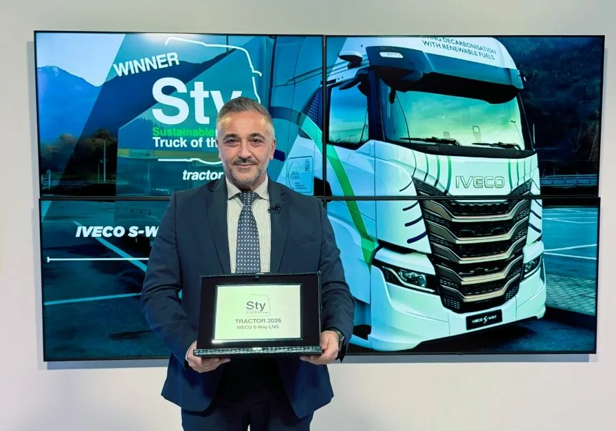 IVECO získává již třetí rok v řadě prestižní ocenění „Sustainable Truck of the Year“: biomethanem poháněný IVECO S-Way LNG zvítězil v kategorii Tractor