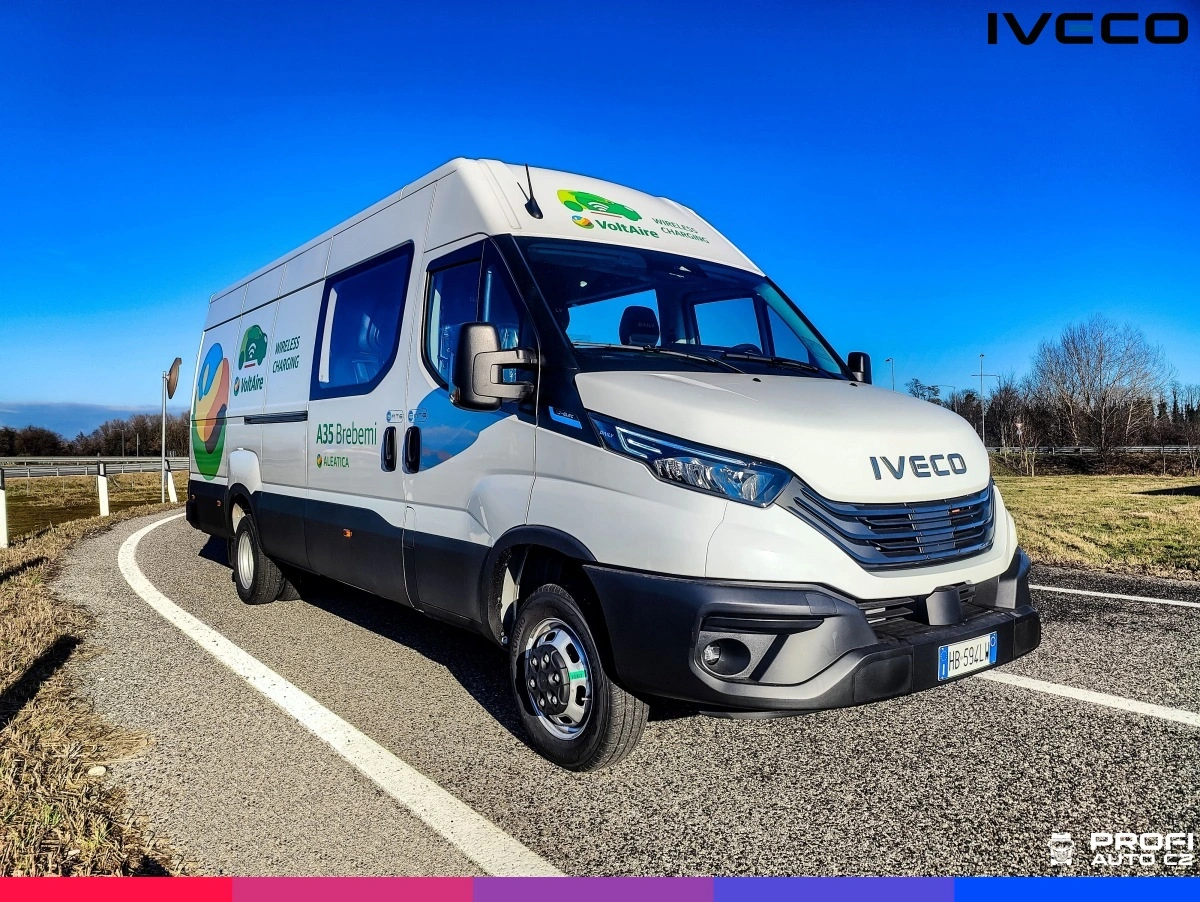 IVECO představuje první eDaily připravené pro běžný provoz s integrovaným dynamickým i statickým bezdrátovým nabíjením, což představuje další krok směrem k budoucnosti mobility.